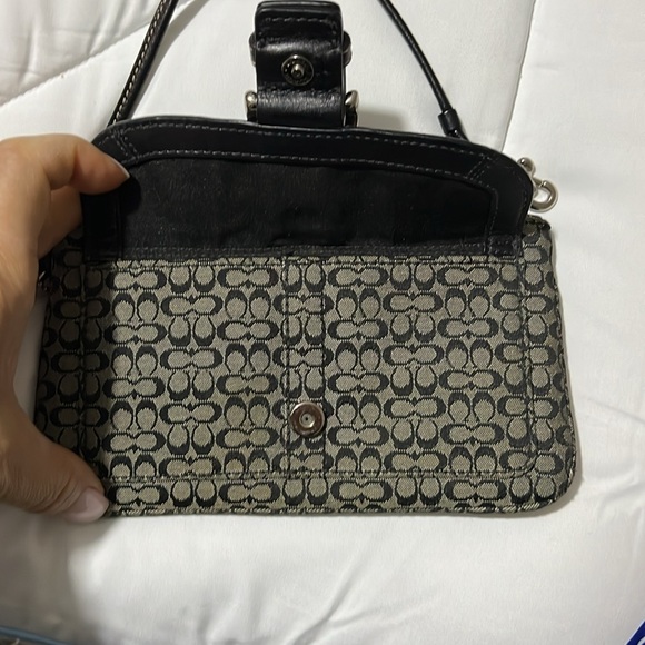 Coach wristlet - Picture 4 of 4